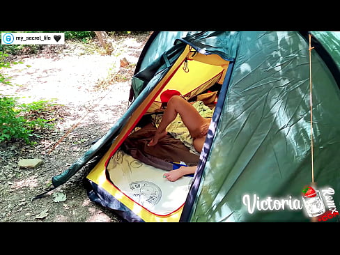 ❤️ Nakuha sa camera Madamdaming haltak off Stranger in a tent ️❌ Porno sa amin ❌️❤
