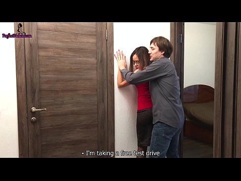 ❤️ Sexy Realtor Sensually Jerks Kanyang Puke at Fucks Habang Nagbebenta ng Kanyang Apartment - Krempai ️❌ Porno sa amin ❌️❤