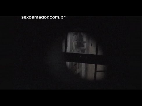 ❤️ Si Blondie ay lihim na nakunan ng video ng isang voyeur ng kapitbahayan na nakatago sa likod ng mga guwang na brick ️❌ Porno sa amin ❌️❤